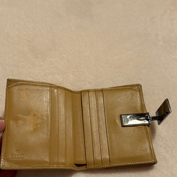 Gucci Tan Leather Wallet with Silver Clasp - Picture 2 of 16